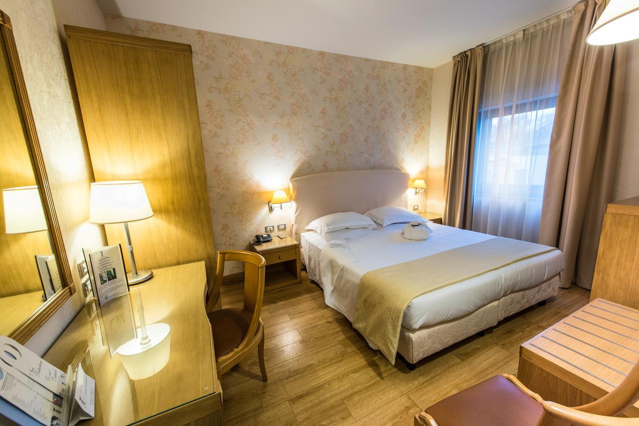 Hotel Touring Carpi Extérieur photo