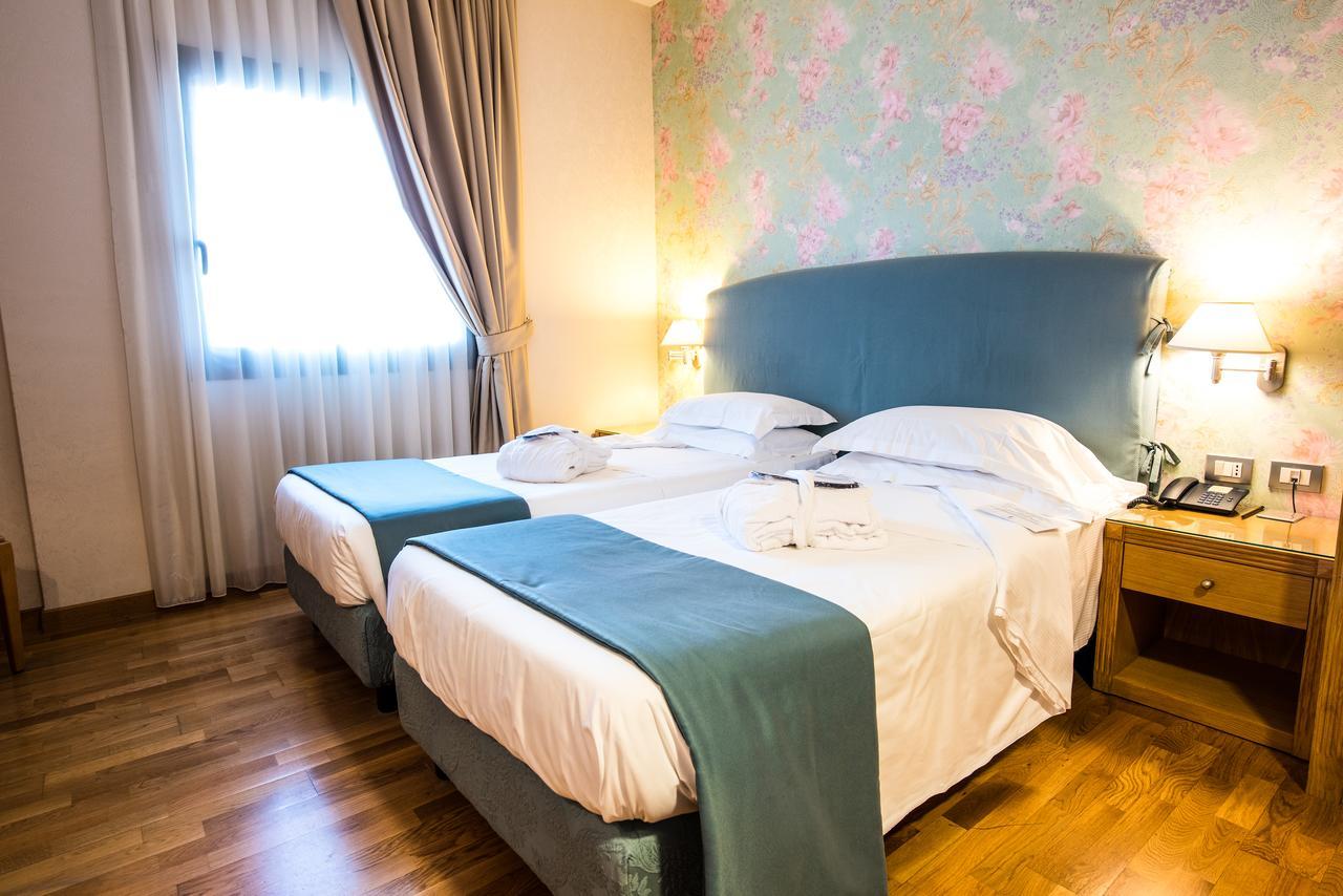 Hotel Touring Carpi Extérieur photo