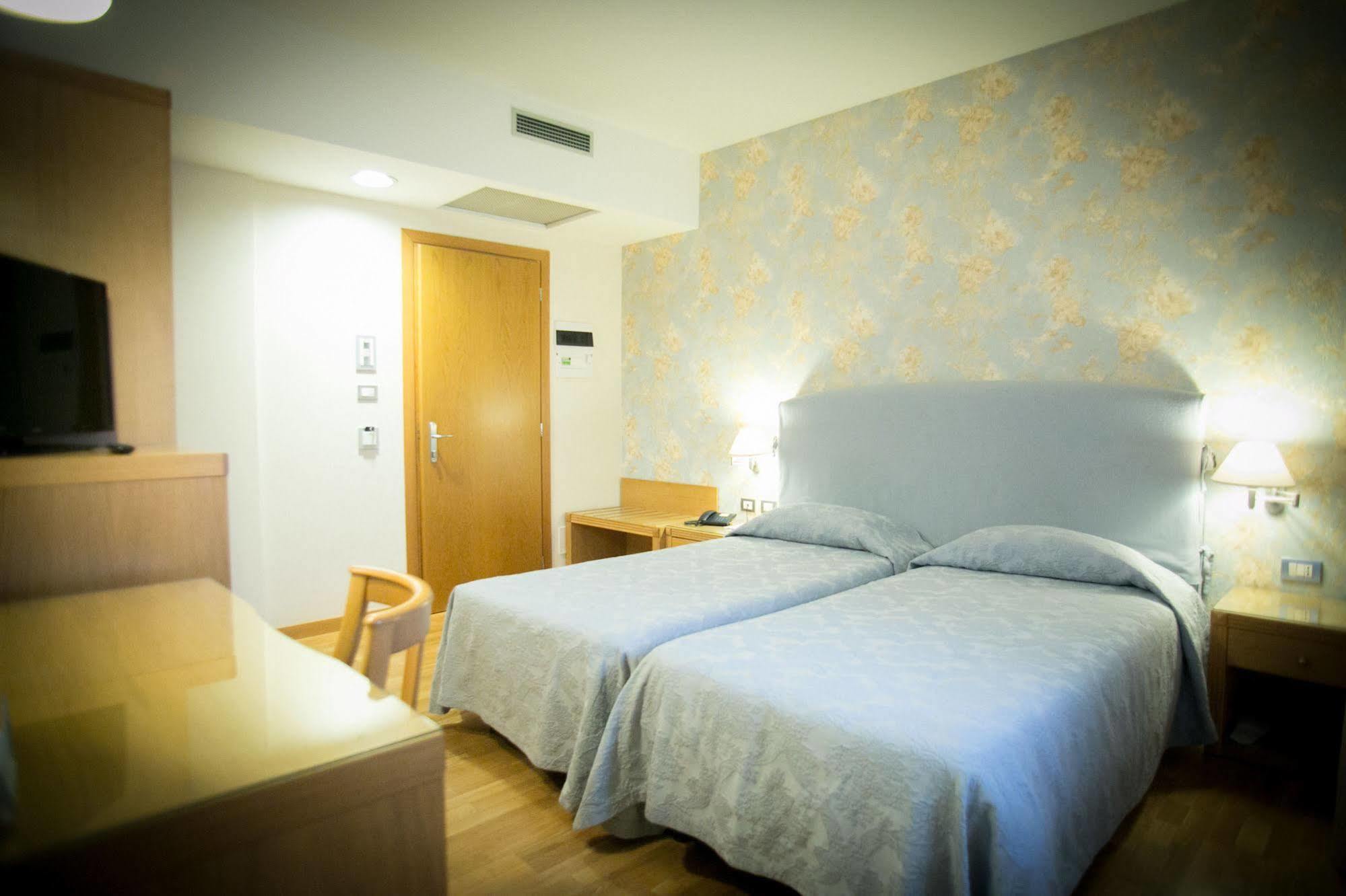 Hotel Touring Carpi Extérieur photo