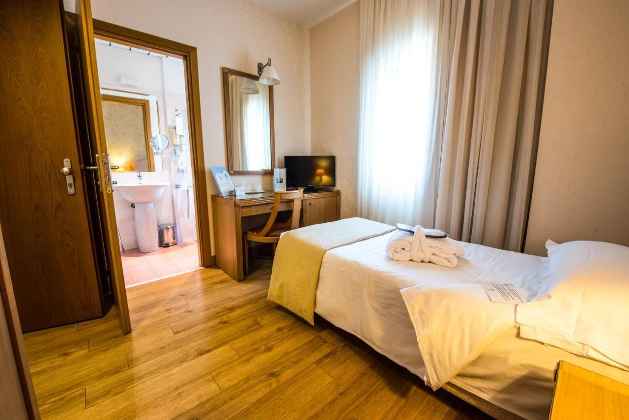 Hotel Touring Carpi Extérieur photo